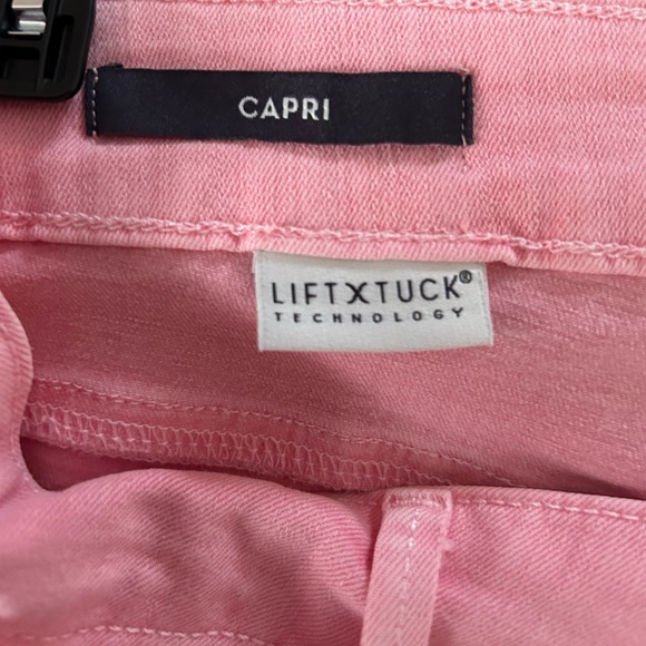 NYDJ pink capri pants size 6P. EUC - Picture 6 of 9